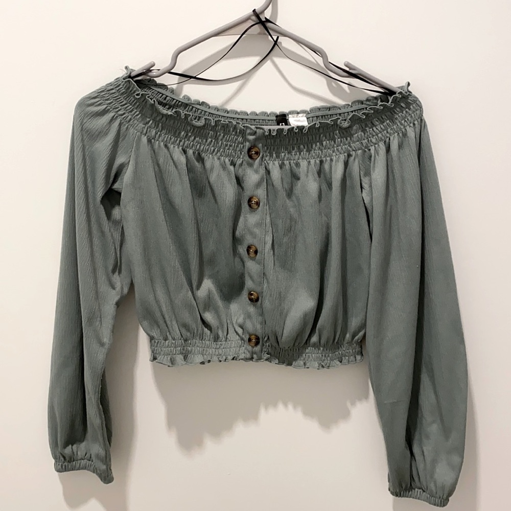 Divided H&M button-up crop top blouse